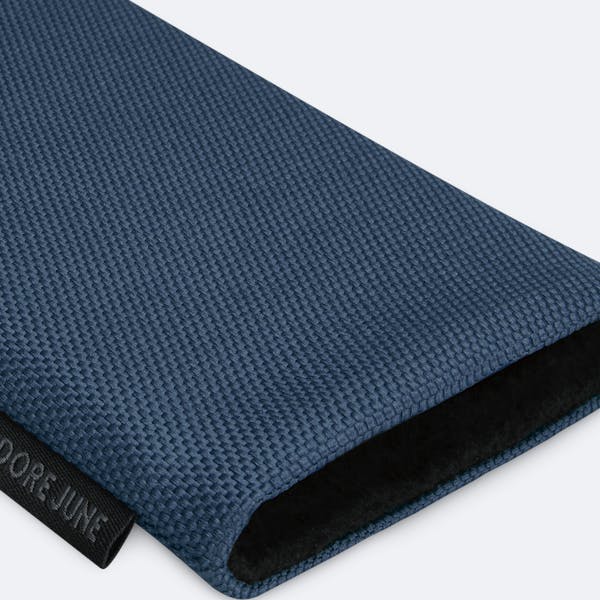 Bild 7 von Adore June Classic Recycled 6,7 Zoll Premium Handytasche für Apple iPhone 12 Pro Max in Farbe Blau