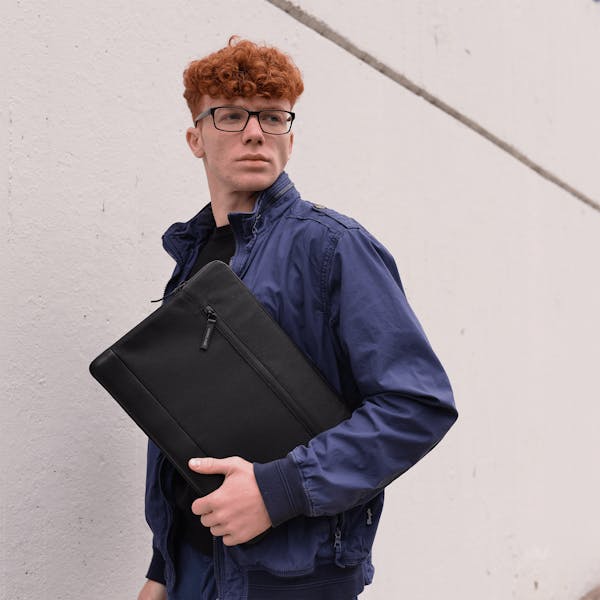 Bild 3 von Adore June Premium Hülle Bent für Microsoft Surface Go And Surface Go 2 in Farbe Schwarz